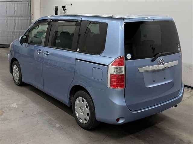 Toyota NOAH 2007 8588631-1