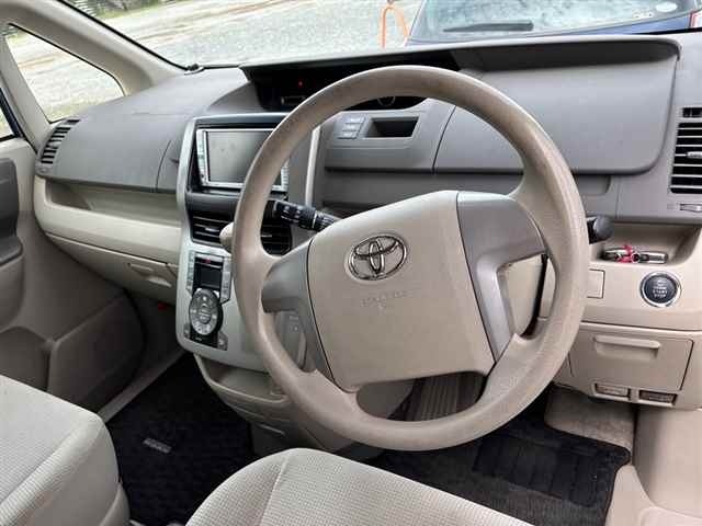 Toyota NOAH 2007 8588631-3