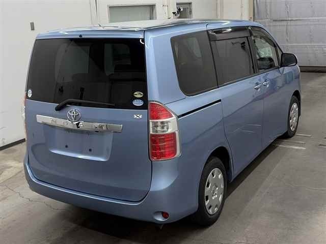 Toyota NOAH 2007 8588631-5