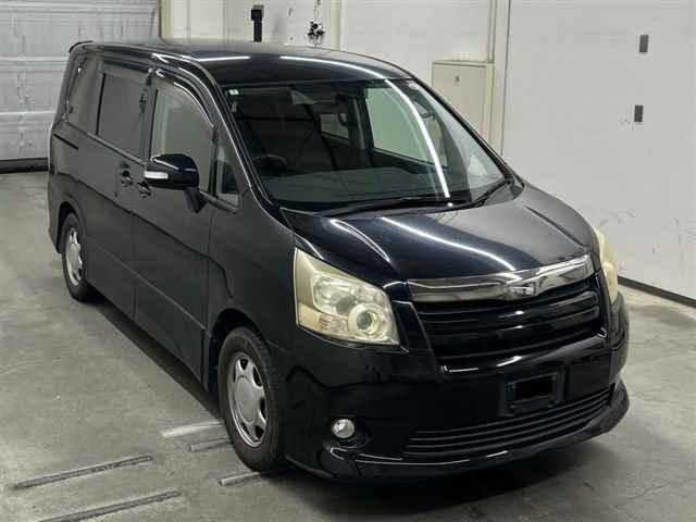 Toyota NOAH 2010 8588632-0