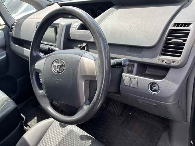 Toyota NOAH 2010 8588632-3