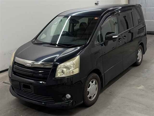 Toyota NOAH 2010 8588632-4
