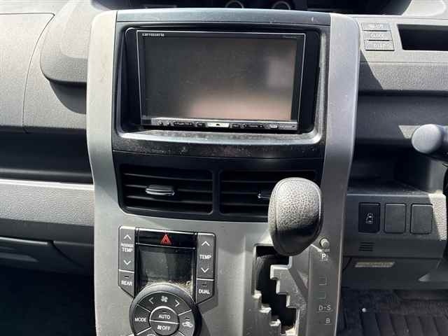 Toyota NOAH 2010 8588632-6