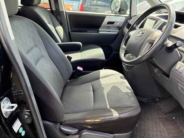 Toyota NOAH 2010 8588632-7