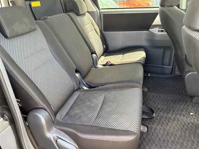 Toyota NOAH 2010 8588632-8