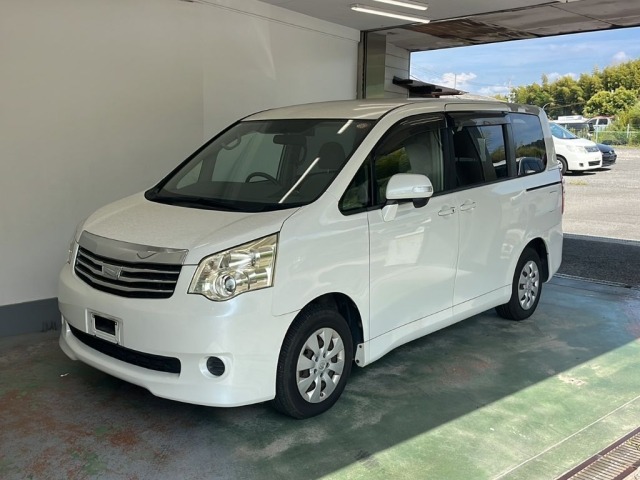 Toyota NOAH 2010 8588637-0