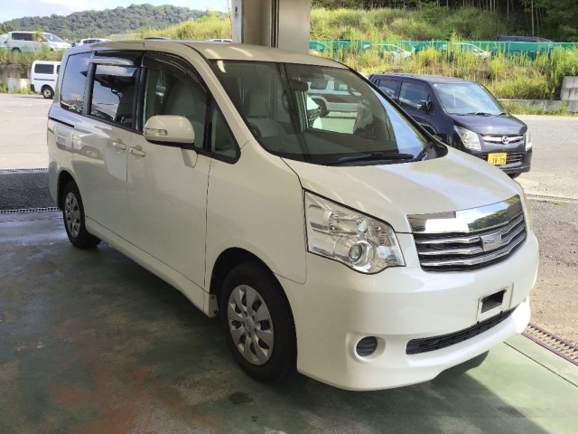 Toyota NOAH 2010 8588637-3