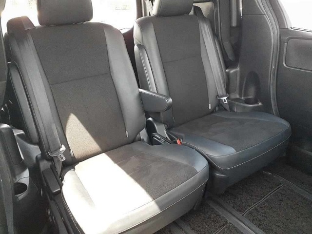Toyota NOAH 2016 8588654-11
