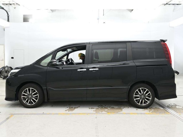Toyota NOAH 2016 8588654-4