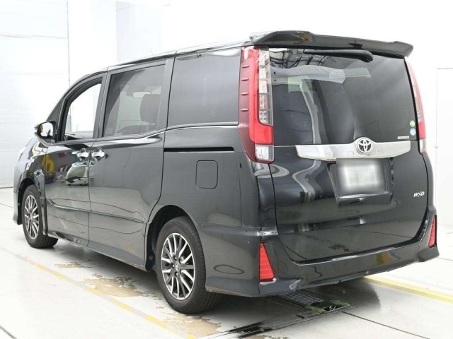 Toyota NOAH 2016 8588654-6