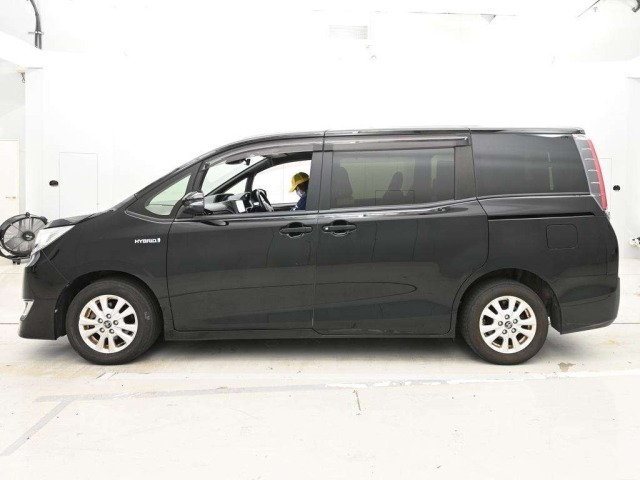 Toyota NOAH 2017 8588656-4
