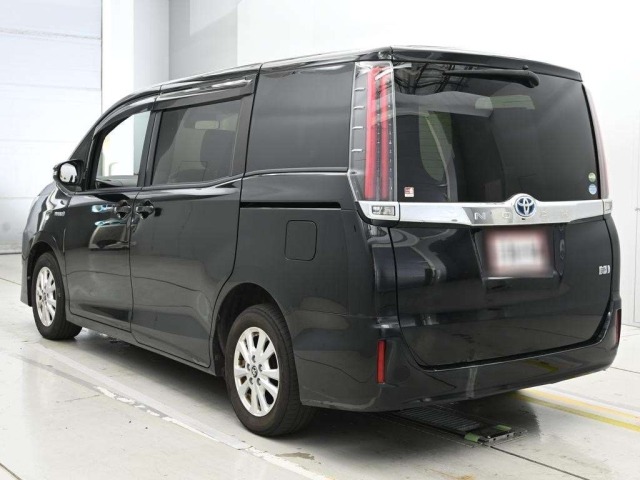 Toyota NOAH 2017 8588656-6
