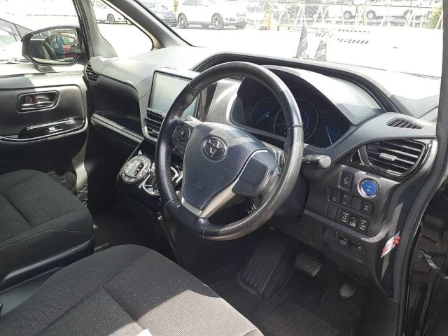 Toyota NOAH 2017 8588656-9