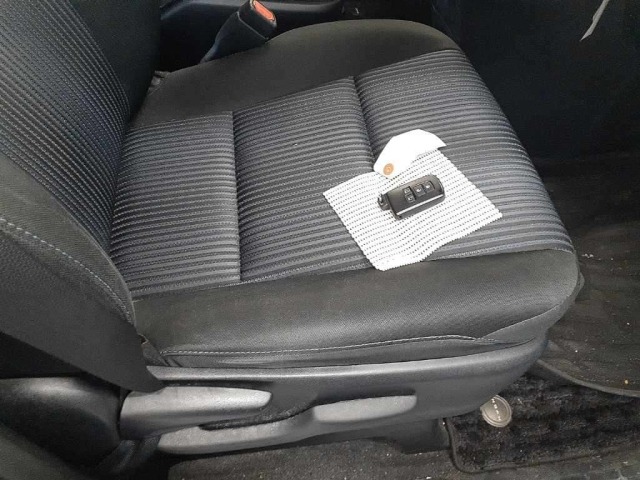 Toyota NOAH 2015 8588657-10