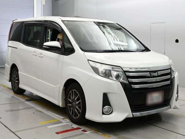 Toyota NOAH 2015 8588657-5