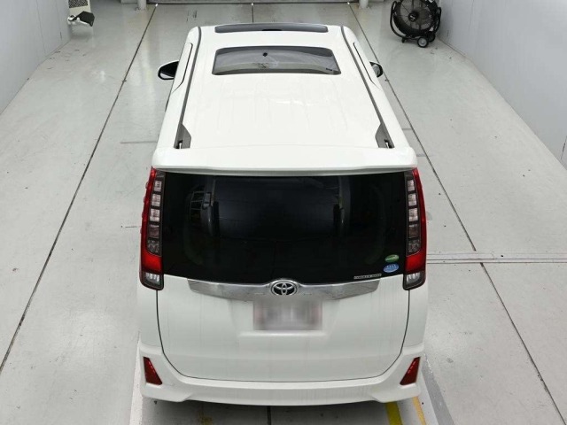 Toyota NOAH 2015 8588657-8