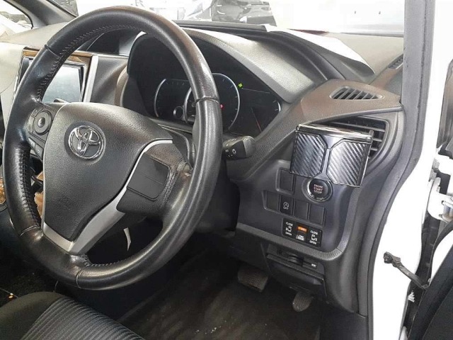 Toyota NOAH 2015 8588657-9