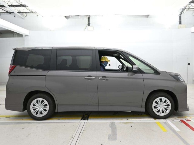 Toyota NOAH 2026 8588658-3