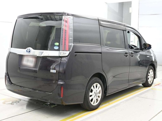 Toyota NOAH 2017 8588661-1