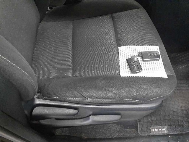 Toyota NOAH 2017 8588661-10