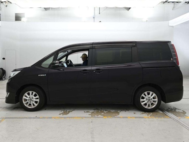 Toyota NOAH 2017 8588661-4