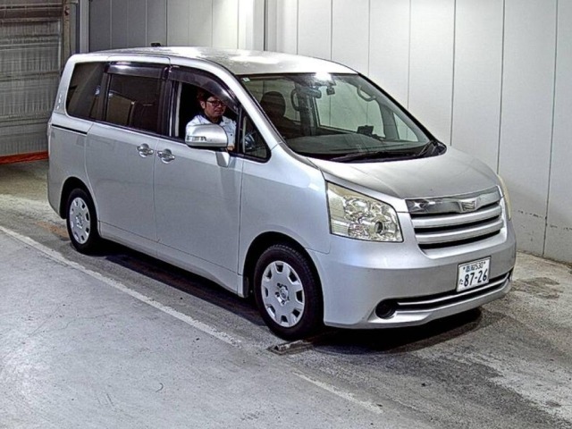 Toyota NOAH 2010 8588662-0