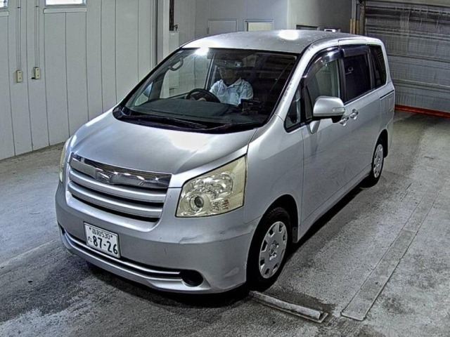 Toyota NOAH 2010 8588662-4