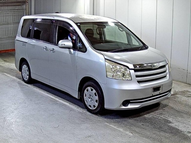 Toyota NOAH 2010 8588663-0