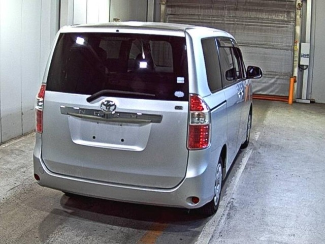 Toyota NOAH 2010 8588663-5