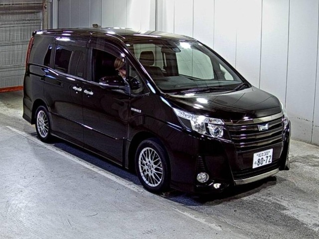 Toyota NOAH 2016 8588664-0