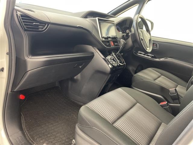 Toyota NOAH 2017 8589226-23