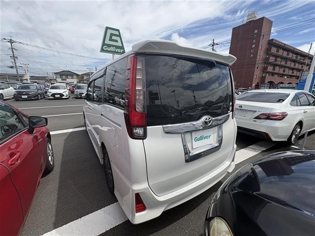 Toyota NOAH 2014 8589241-1