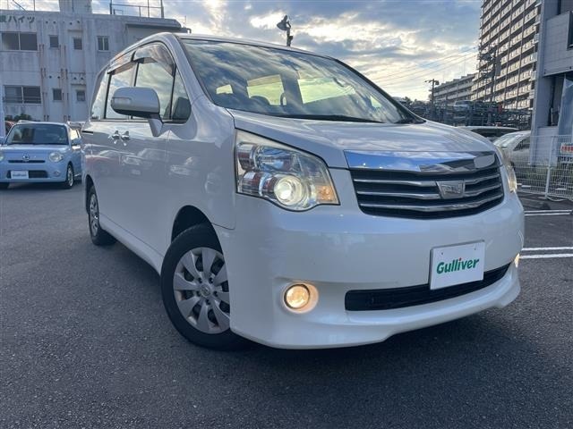 Toyota NOAH 2012 8589261-0