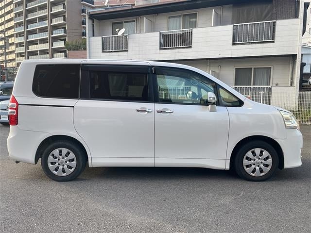 Toyota NOAH 2012 8589261-3