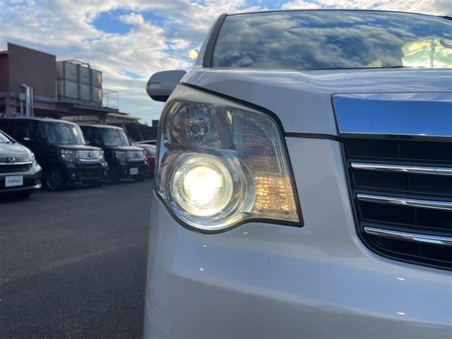 Toyota NOAH 2012 8589261-5