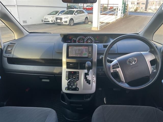 Toyota NOAH 2012 8589261-6