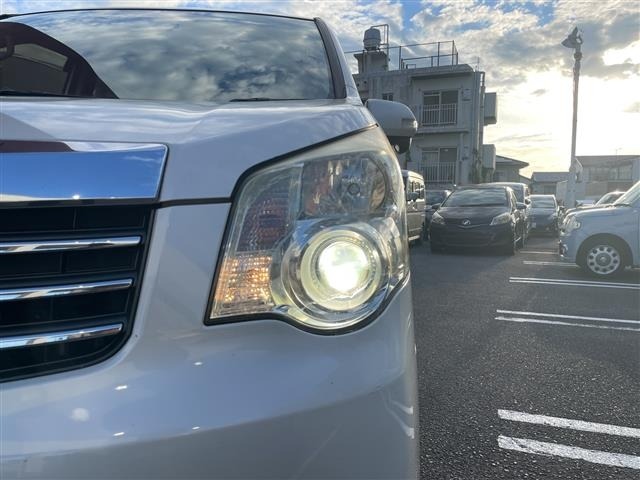 Toyota NOAH 2012 8589261-7