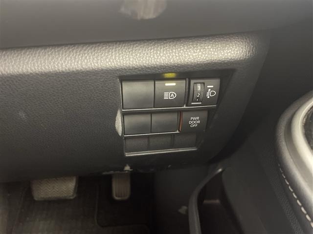 Toyota NOAH 2023 8589271-11