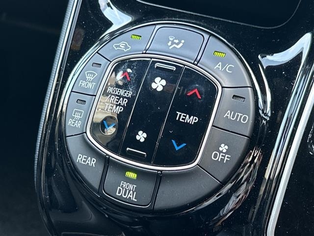 Toyota NOAH 2020 8589273-21