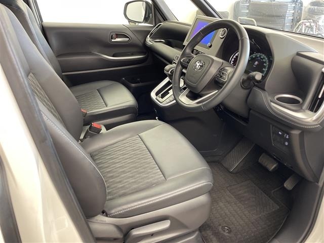 Toyota NOAH 2023 8589276-1