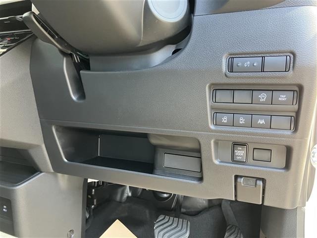 Nissan ROOX 2026 8596310-22