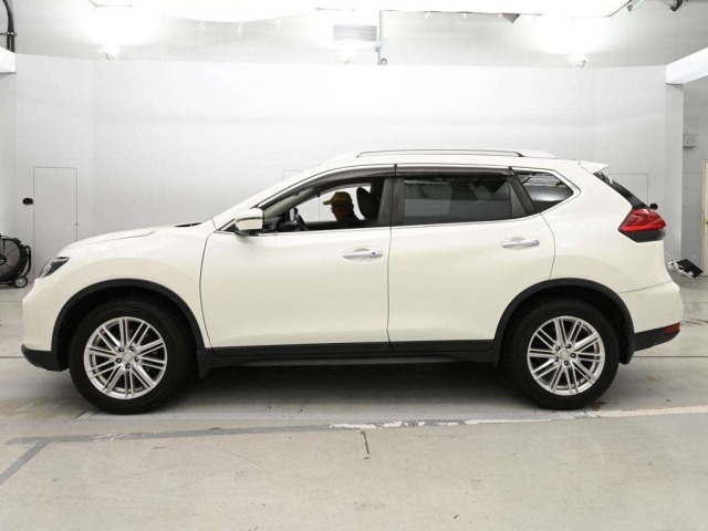 Nissan X-TRAIL 2017 8596116-4