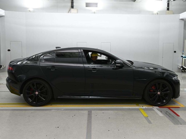 Jaguar XE 2023 8593259-3