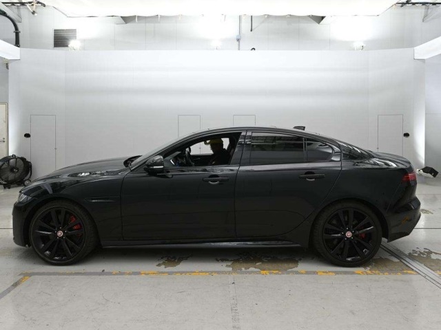 Jaguar XE 2023 8593259-4