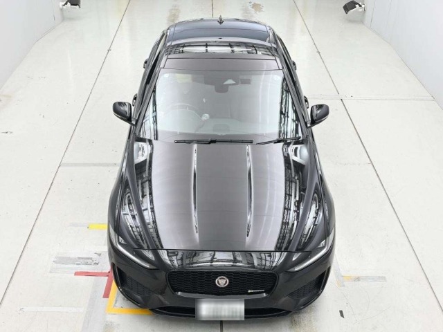Jaguar XE 2023 8593259-7