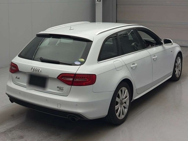 Audi A4 2013 8610543-1