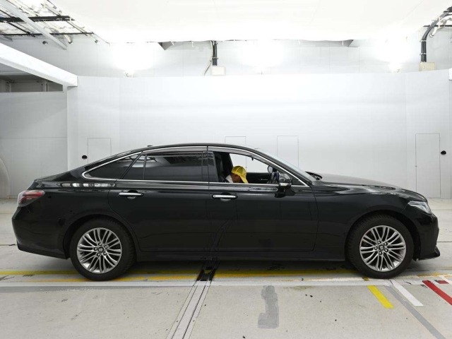 Toyota CROWN 2021 8605423-3