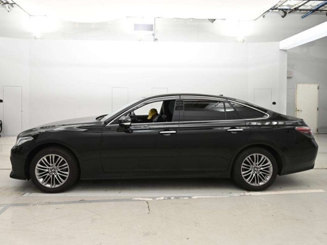 Toyota CROWN 2021 8605423-4