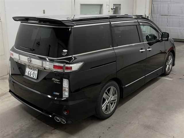 Nissan ELGRAND 2011 8598172-5