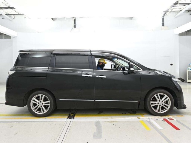 Nissan ELGRAND 2011 8598178-3